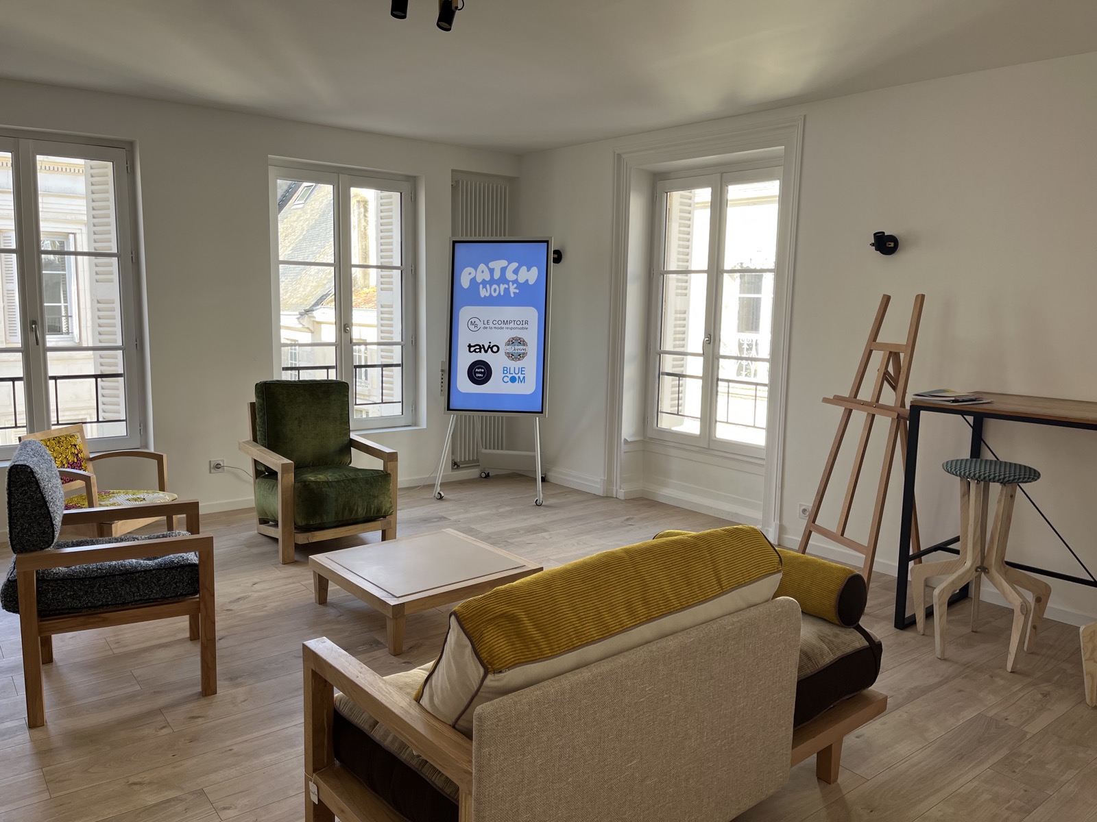 Espace Patchwork aménagé avec du mobilier FIBR!